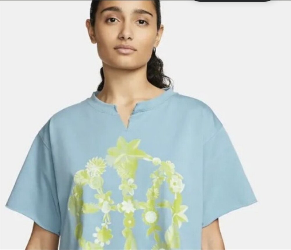 Light Blue Floral Graphic Split-Neck Women's Crop Top And Biker Shorts Bundle